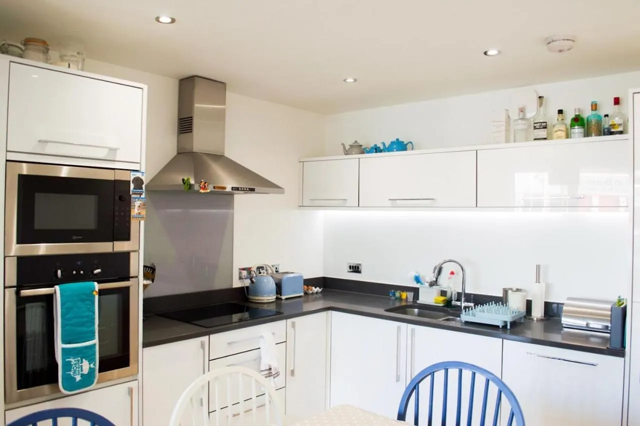 Modern Home By Leith Walk Edinburgh Apartment