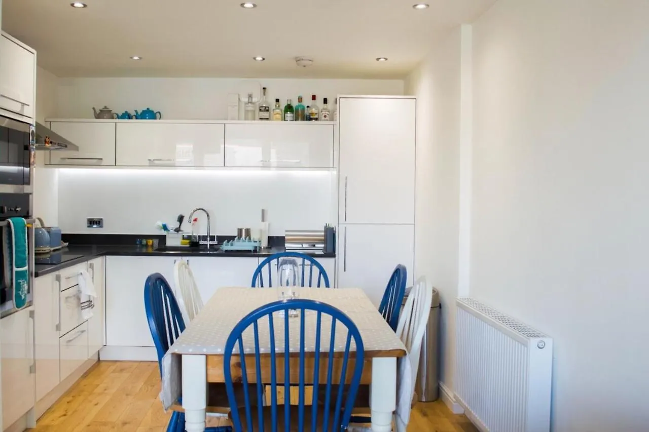 Modern Home By Leith Walk Edinburgh Apartment
